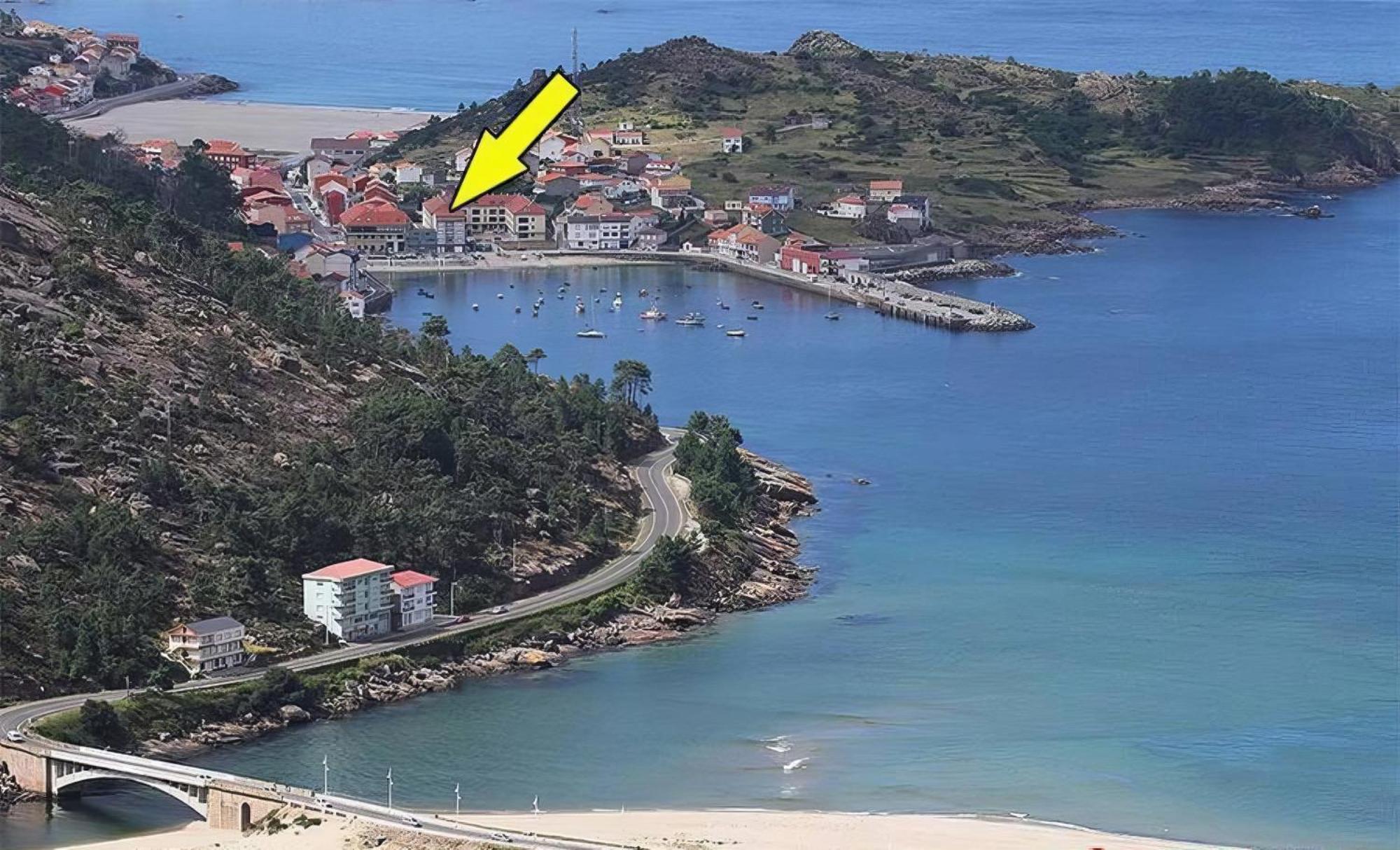 Appartamento Acogedor ático a pie de mar y montaña. O Pindo Esterno foto