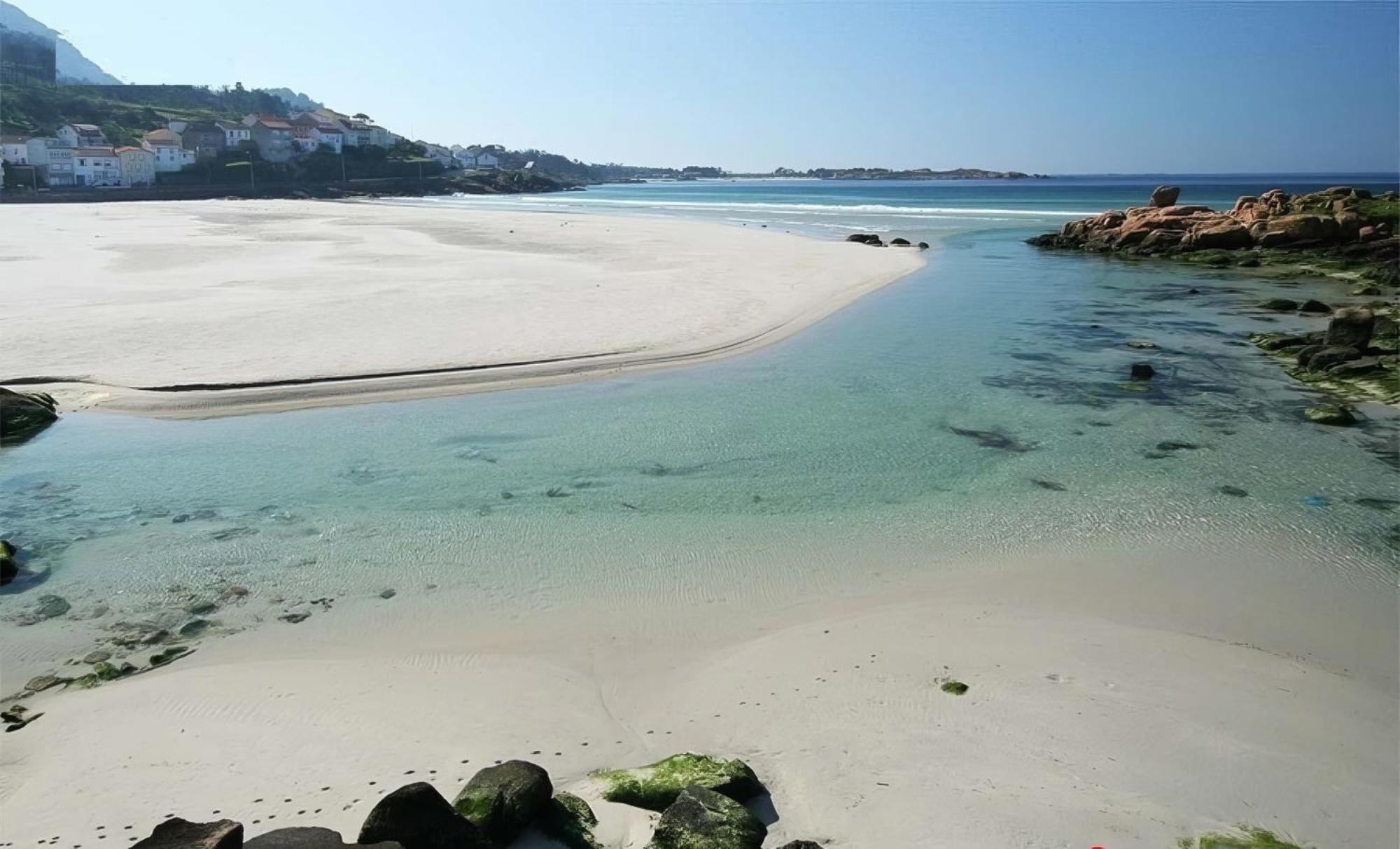 Appartamento Acogedor ático a pie de mar y montaña. O Pindo Esterno foto